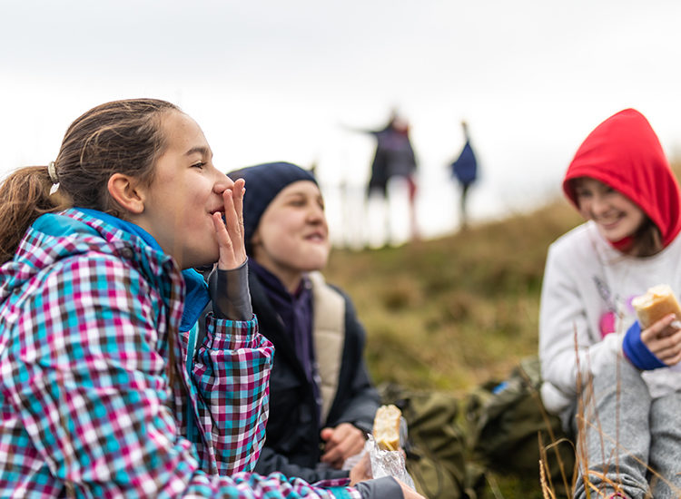 EBD_Aberdovey_Girls_Eating_Lunch_750x550